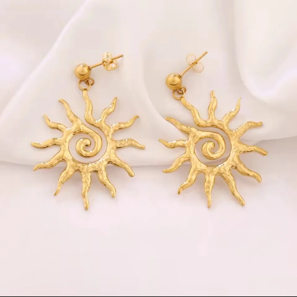 18K Gold Radiant Sun Earrings NEW! - Picture 10 of 13